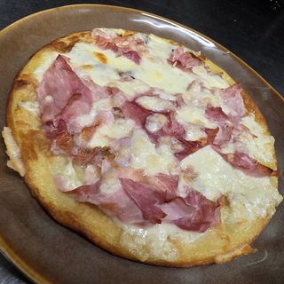 Farinata con fior di latte e prosciutto