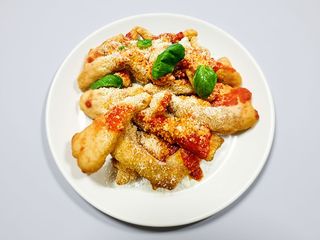 Chiacchiere pomodoro e parmigiano
