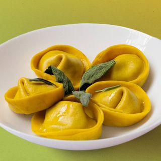 Tortelloni con olio e salvia 