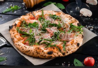 Bianca crudo, rucola e parmigiano