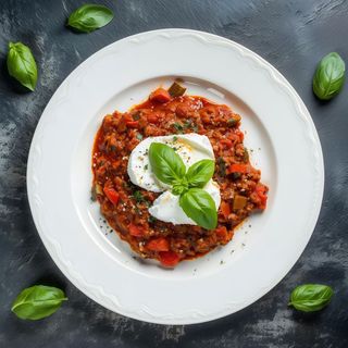 Caserecce Garofalo gluten free al vero ragù napoletano, ricotta di bufala e basilico