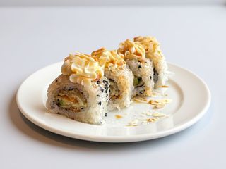 P20 Uramaki branzino cotto mandorle e Philadelphia