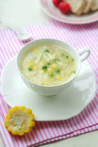 Zuppa di mais e pollo