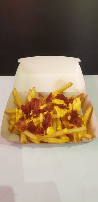 Patatine fritte Bacon e salsa Cheddar