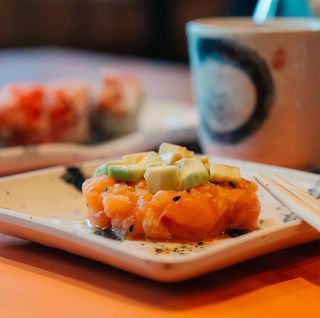 817 Tartara salmone