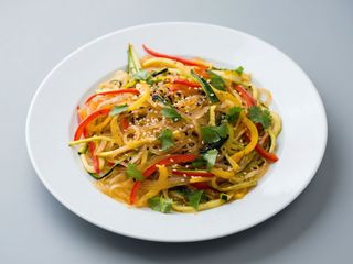 Spaghetti di soia con verdure