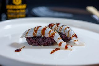 012 Nigiri branzino scotatto - 2 pezzi