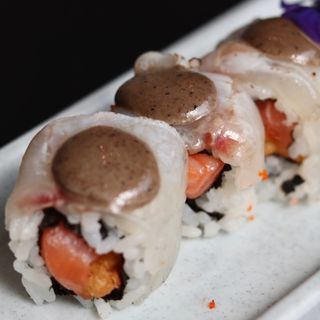 350 URAMAKI SALMON TARTUFO