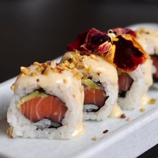 345 URAMAKI SAKE PISTACCHIO