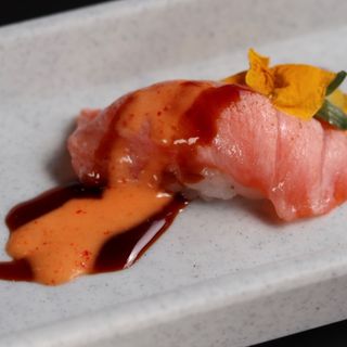 74 Nigiri sake scottato