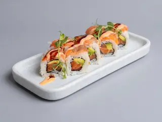 359 URAMAKI SALMONE AFFUMICATO