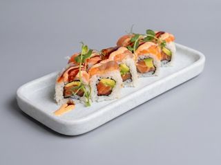 359 URAMAKI SALMONE AFFUMICATO