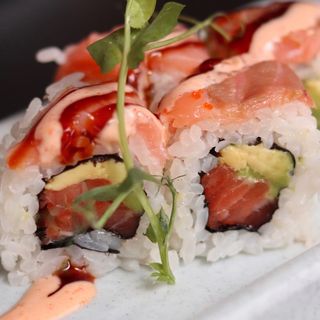 359 URAMAKI SALMONE AFFUMICATO