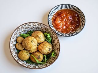 Bocconcini di pane con salsa piccante (8pz)