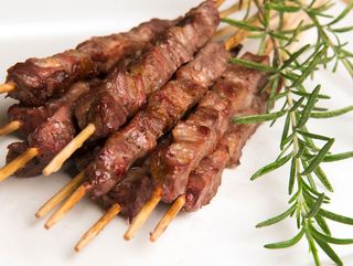 Arrosticini di agnello arrostiti