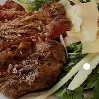 Tagliata di manzo rucola, grana e pachino