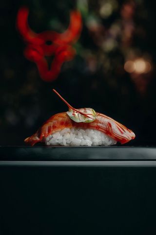 Nigiri di filetto scottato con salsa rouge - 2 pezzi