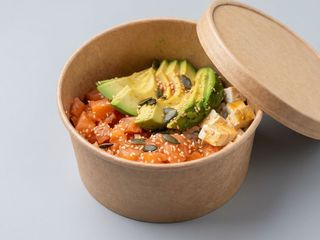 Poke salmone