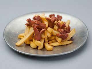 Würstel patatine box patatine, würstel, salse