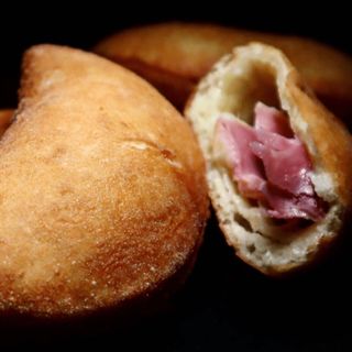 Panzerotto mozzarella, prosciutto