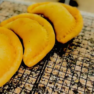 Panzerotto mozzarella, salame piccante