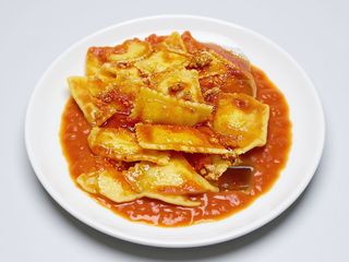 ravioli alla ventricina al pomodoro