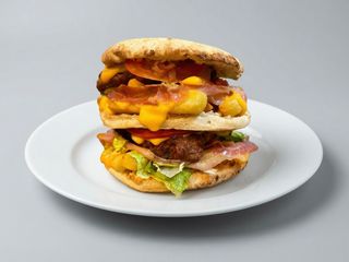 16. Hamburger grattacielo