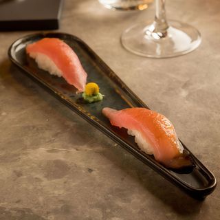 2 nigiri di tonno