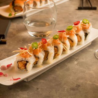 spicy salmon crispy roll
