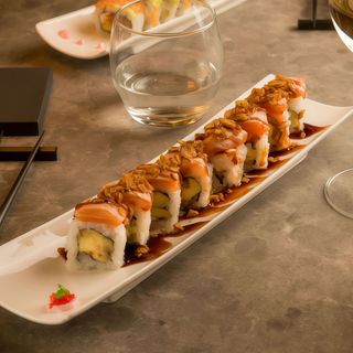 salmon flambé roll