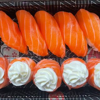 mix nigiri sake & gunkan phila box 10pz