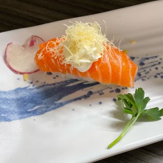 N11. nigiri phila kataifi