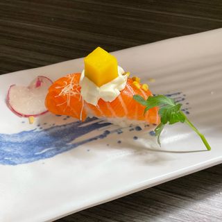 N12. nigiri phila mango