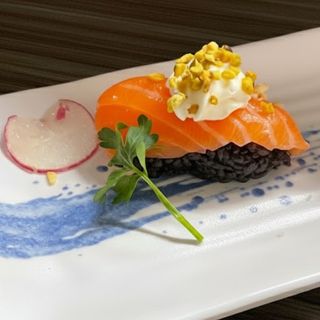 N13. nigiri phila pistacchio (riso venere)