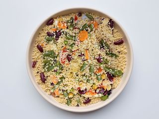 Cous cous freddo con verdure e legumi