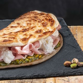 Piadina Mortadella Stracciatella Pistacchio