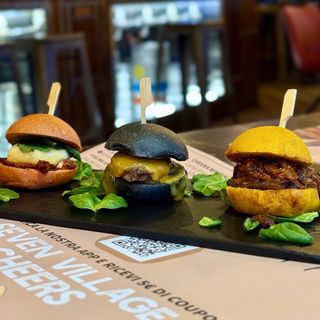 Tris di mini burger piemontesi