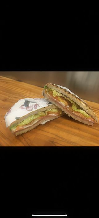 Schiacciatina con prosciutto crudo e mozzarella