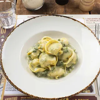 Cappelletti salsa agli asparagi