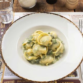 Cappelletti salsa agli asparagi