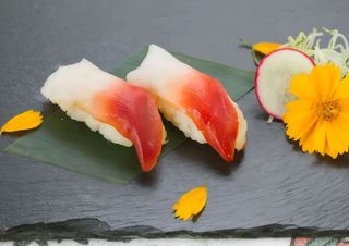 Hokkigai nigiri