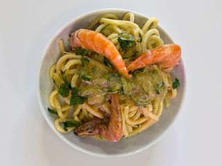 TONNARELLO CON GAMBERI E ZUCCHINE 