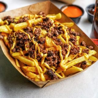 Patate fritte con chili hot con Carne