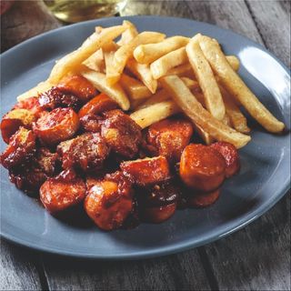 Wurstel al curry e Patate fritte