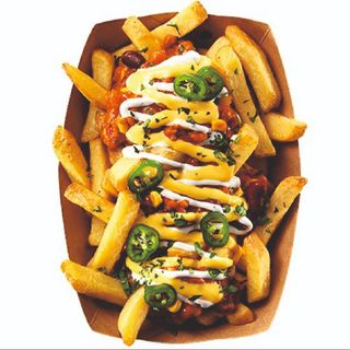 Patate fritte con Jalapenos, salsa rosa, Fagioli