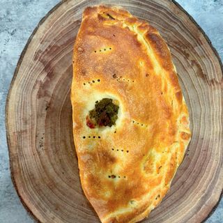 MEZZA Impanata Friarelli e Pancetta Mozzarella