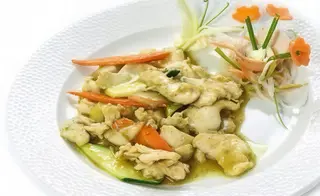 203 Pollo con curry