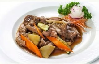 213 Vitello con verdure miste