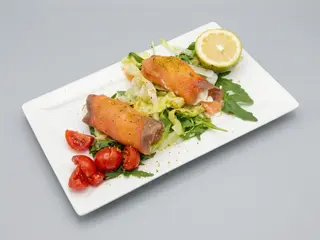 Involtini di salmone norvegese affumicato