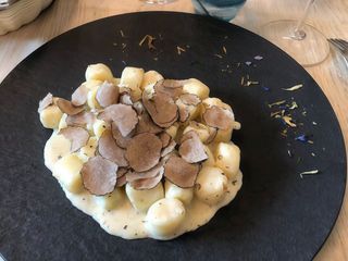 Risotto cacio, pepe, lime e lamelle di tartufo pregiato